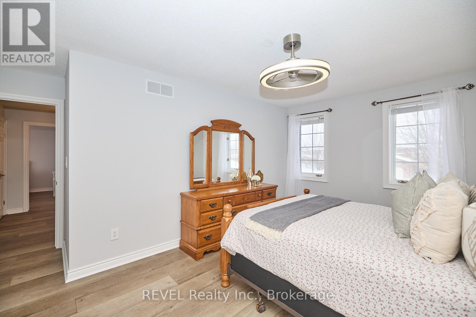 8007 Oakridge Drive, Niagara Falls, Ontario  L2H 2W1 - Photo 26 - X12414651