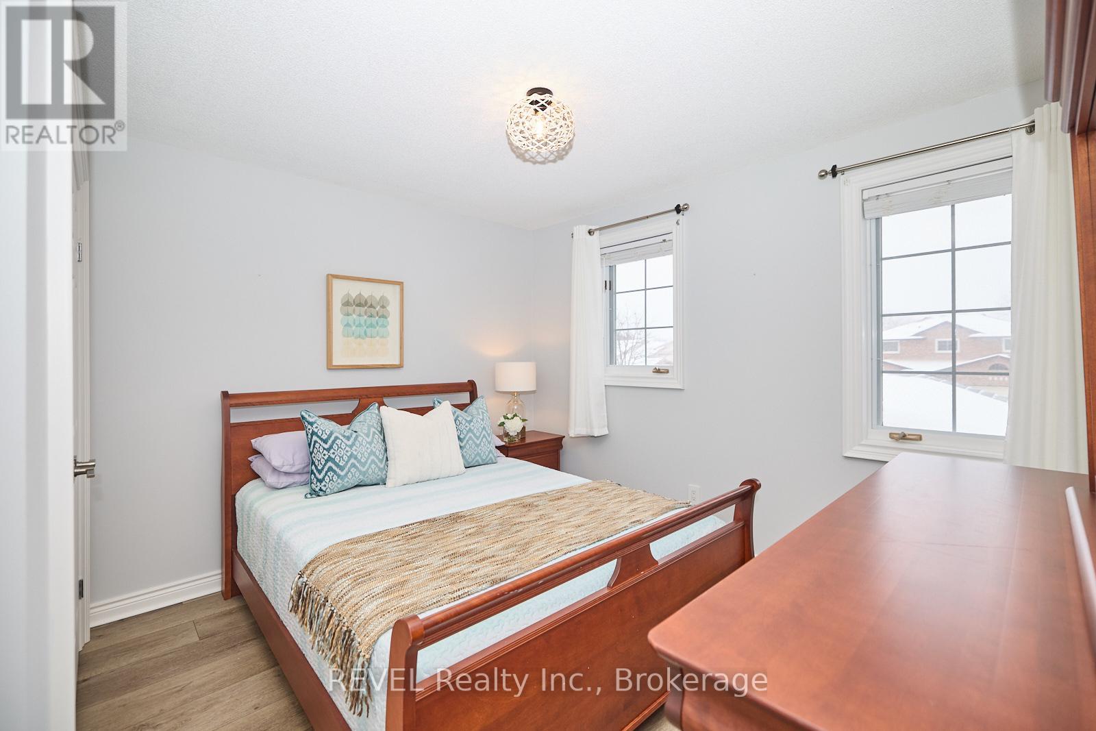 8007 Oakridge Drive, Niagara Falls, Ontario  L2H 2W1 - Photo 40 - X12414651
