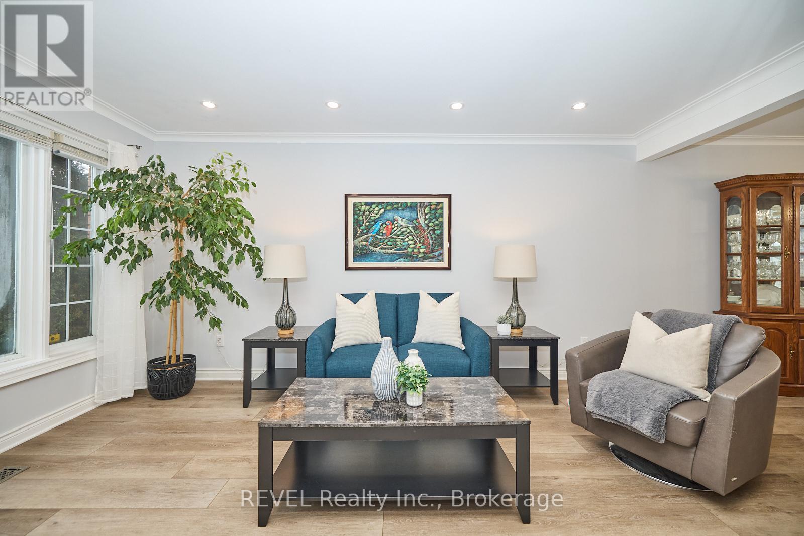 8007 Oakridge Drive, Niagara Falls, Ontario  L2H 2W1 - Photo 8 - X12414651