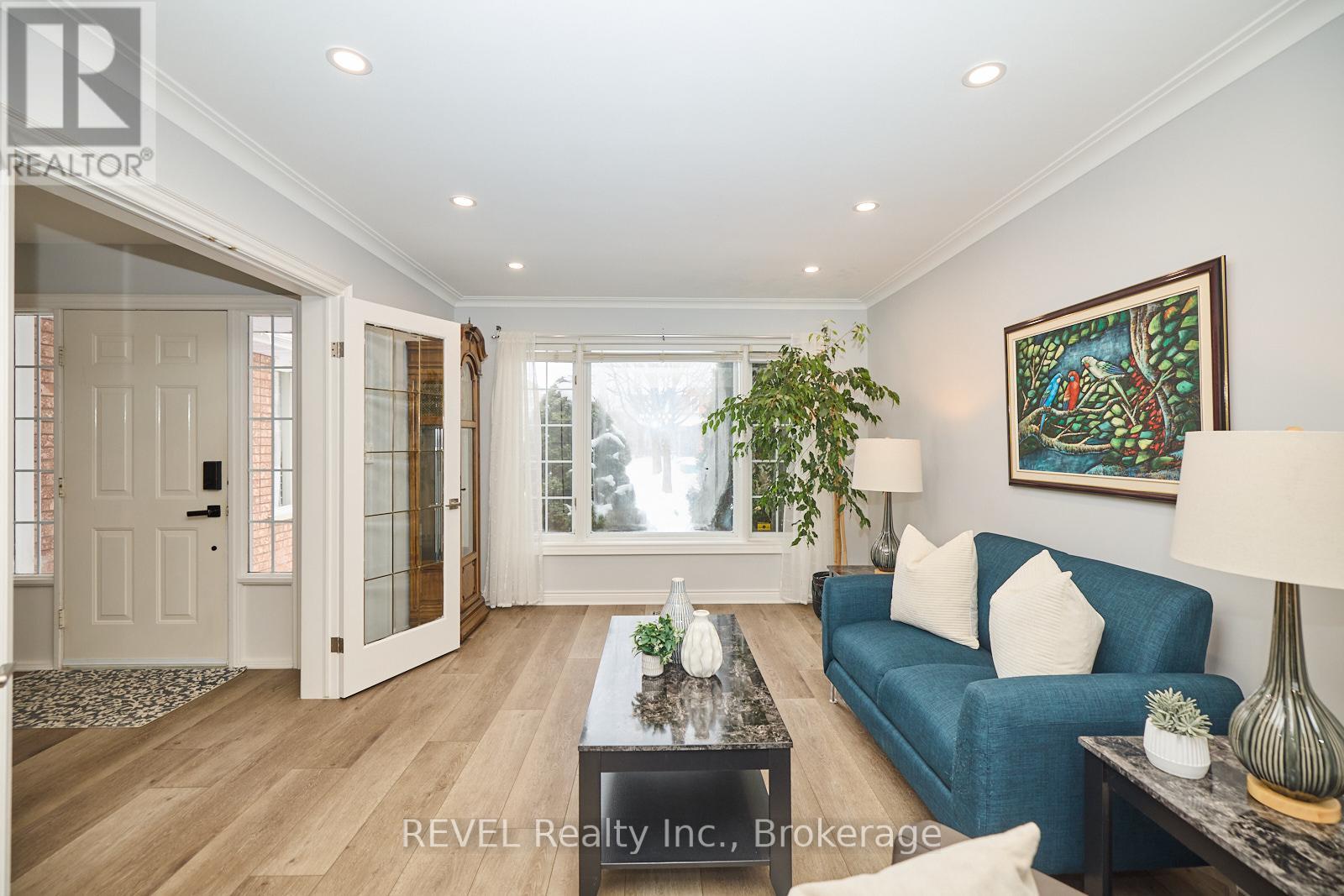 8007 Oakridge Drive, Niagara Falls, Ontario  L2H 2W1 - Photo 9 - X12414651