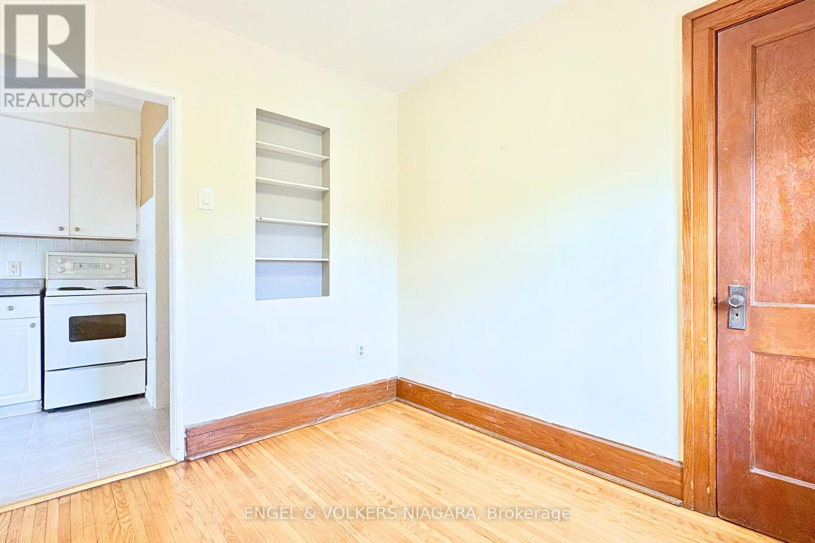 5038 Huron Street, Niagara Falls, Ontario  L2E 2J7 - Photo 12 - X12413714