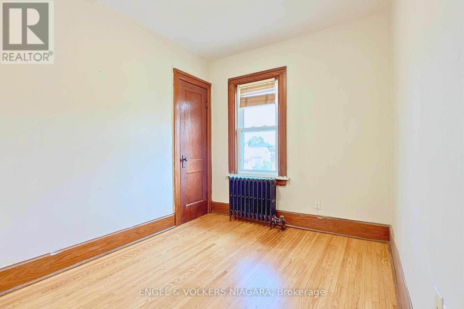 5038 Huron Street, Niagara Falls, Ontario  L2E 2J7 - Photo 13 - X12413714