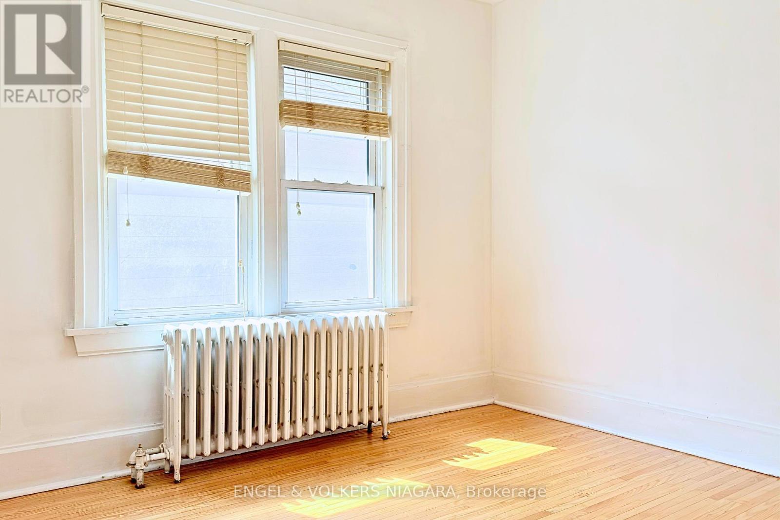 5038 Huron Street, Niagara Falls, Ontario  L2E 2J7 - Photo 6 - X12413714