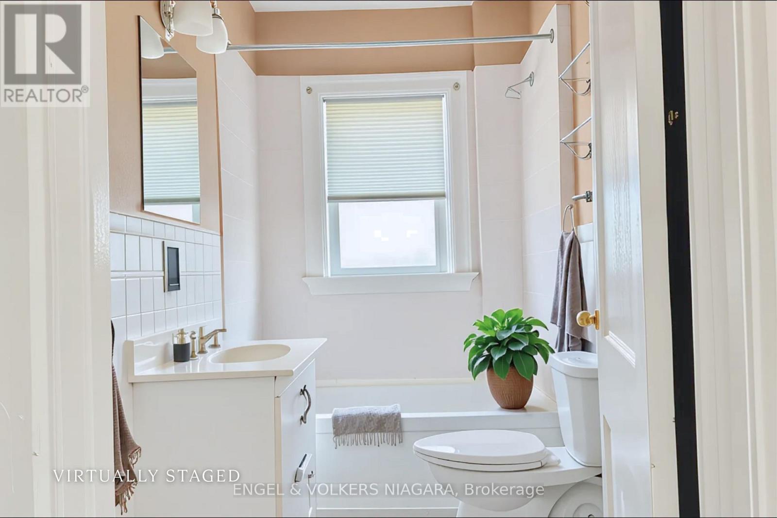 5038 Huron Street, Niagara Falls, Ontario  L2E 2J7 - Photo 9 - X12413714