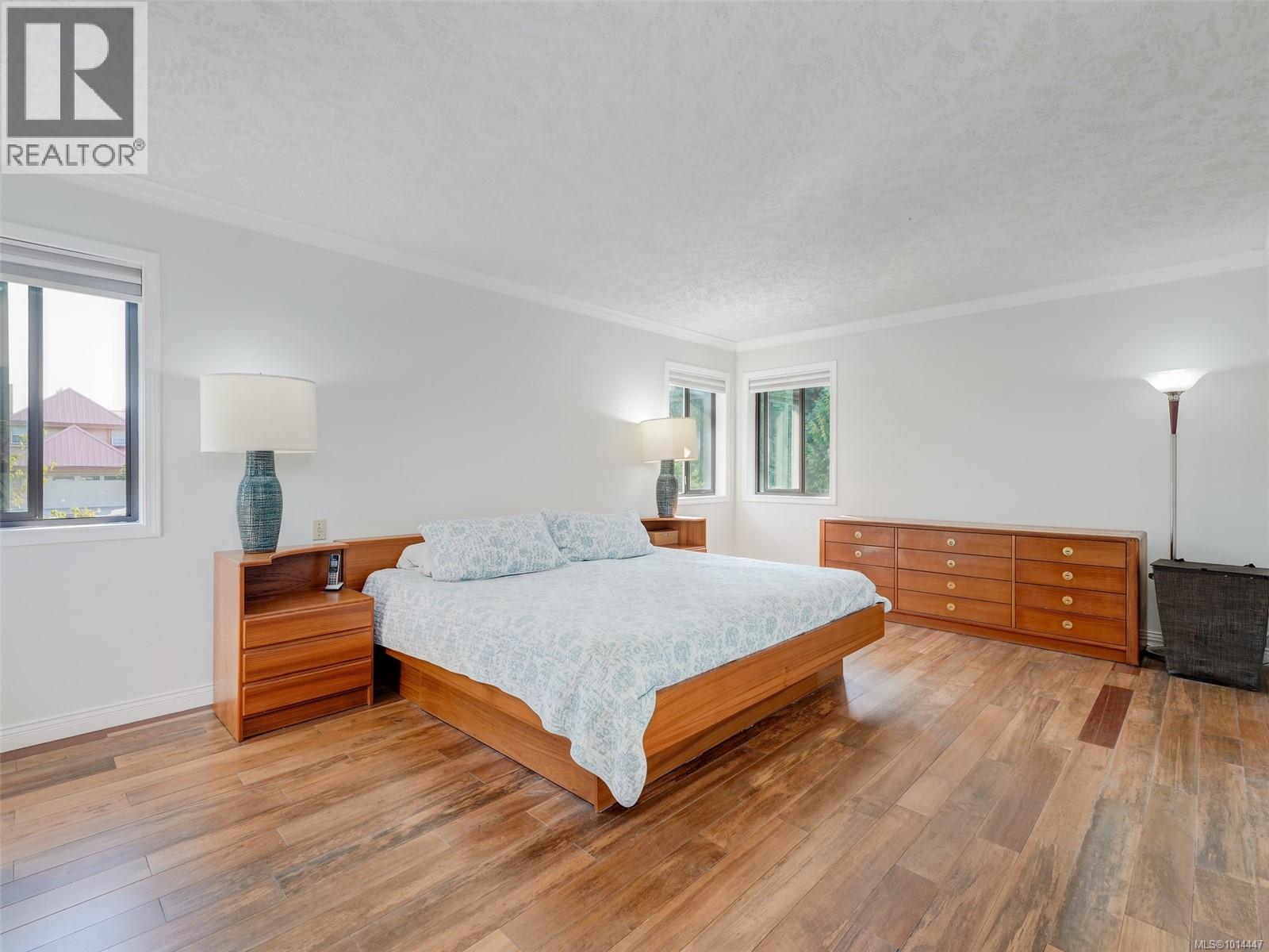Property at 764 Westbury Rd image 2