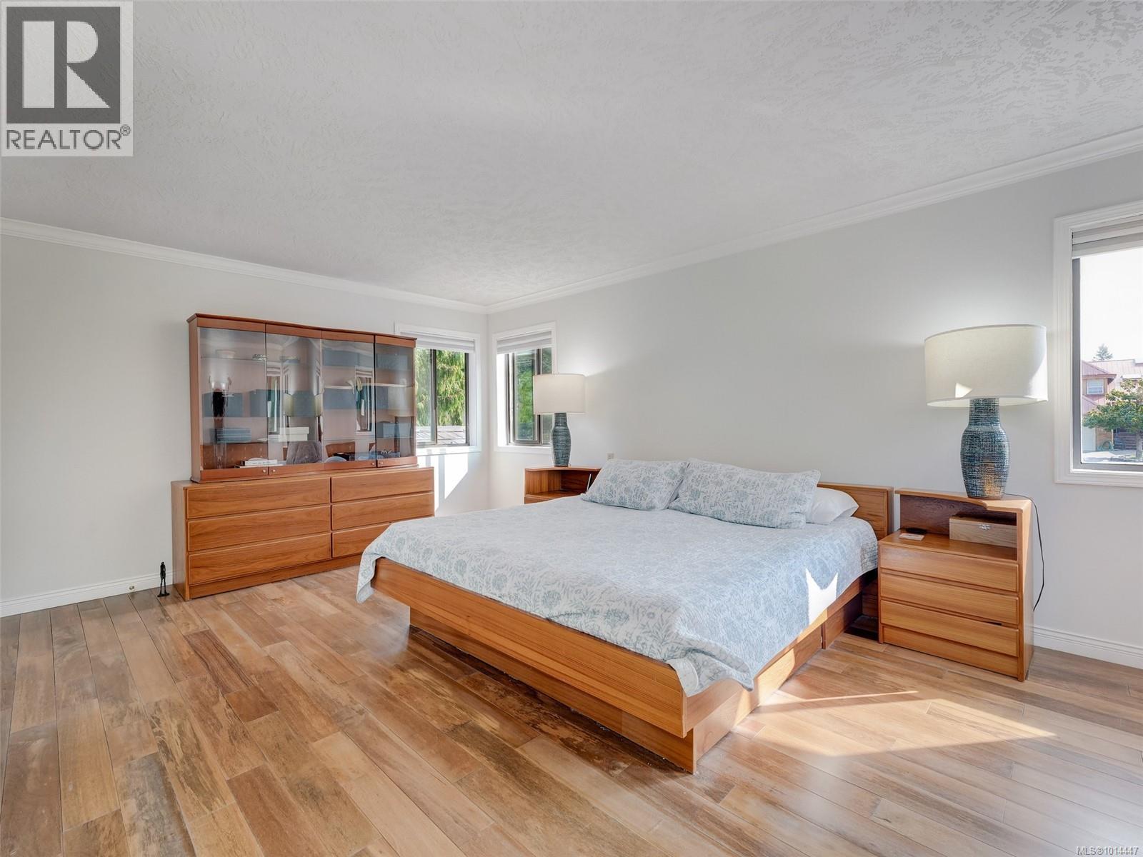 Property at 764 Westbury Rd image 4