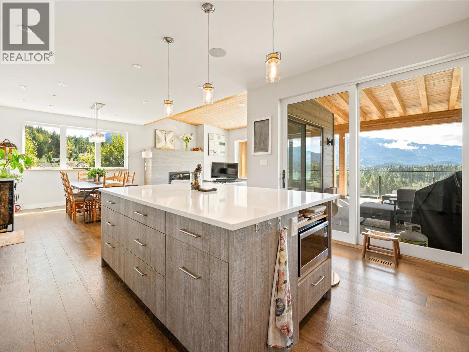 8409 Big Sky Terrace, Whistler, British Columbia  V8E 0G8 - Photo 11 - R3049952