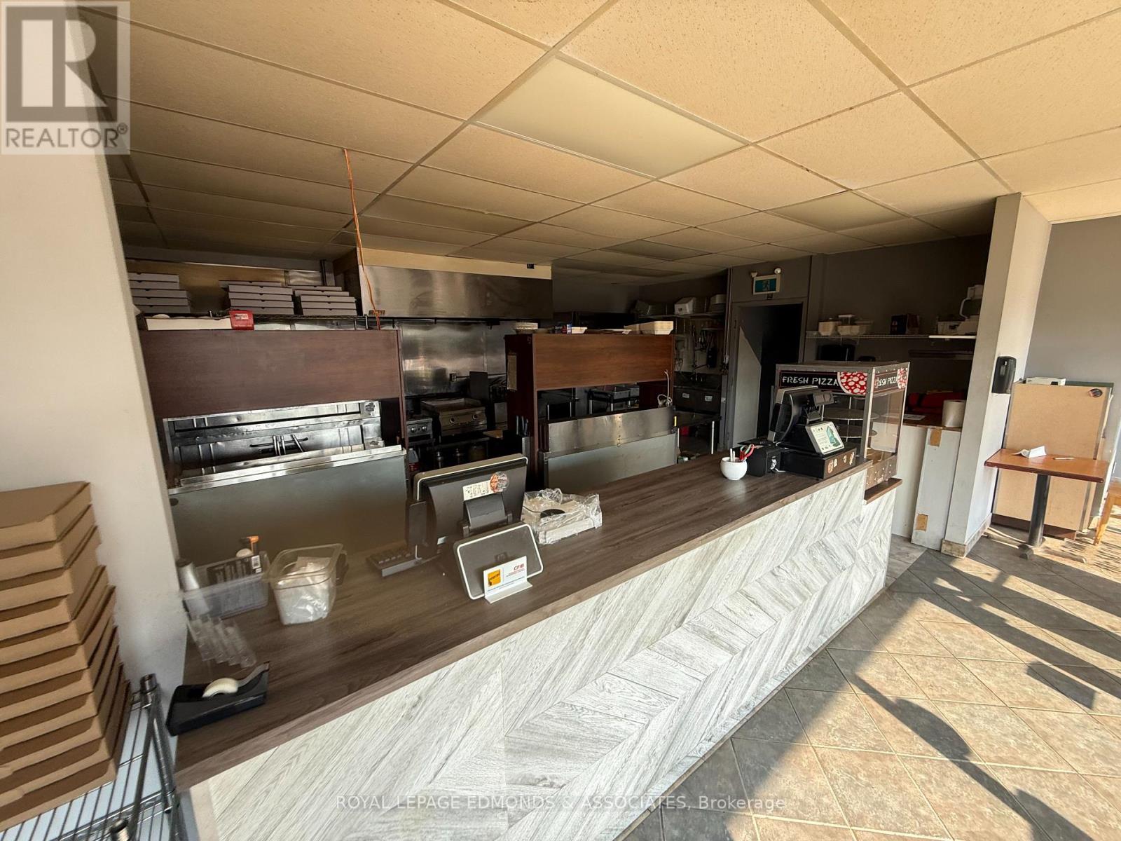 3515 Petawawa Boulevard, Petawawa, Ontario  K8H 1X1 - Photo 5 - X12303411