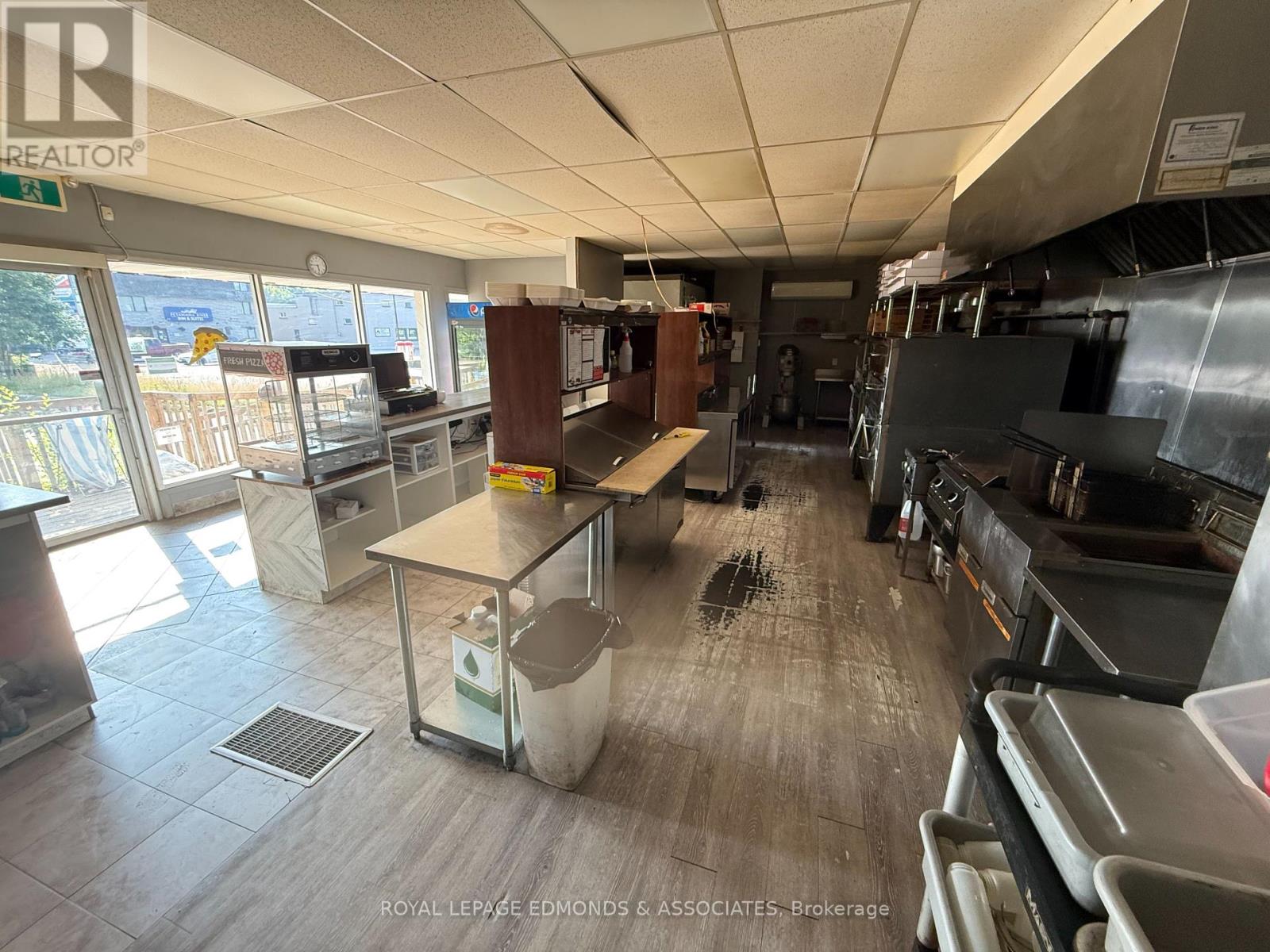 3515 Petawawa Boulevard, Petawawa, Ontario  K8H 1X1 - Photo 6 - X12303411