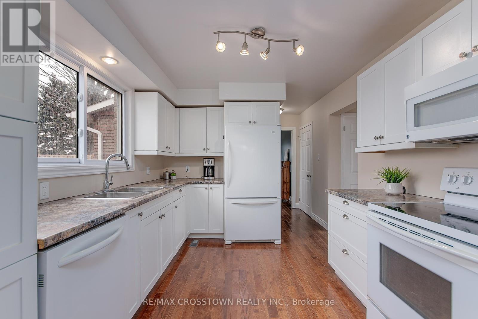 122 Marshall Street S, Barrie, Ontario  L4N 4L5 - Photo 8 - S12339177