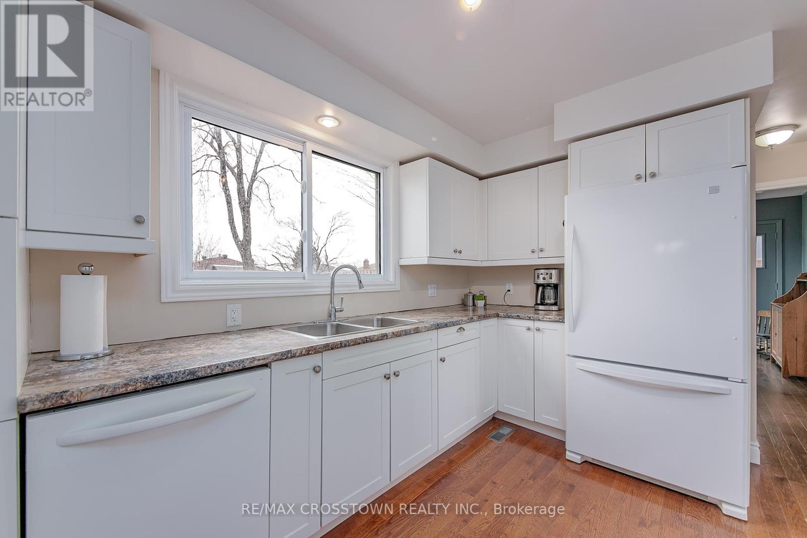 122 Marshall Street S, Barrie, Ontario  L4N 4L5 - Photo 9 - S12339177