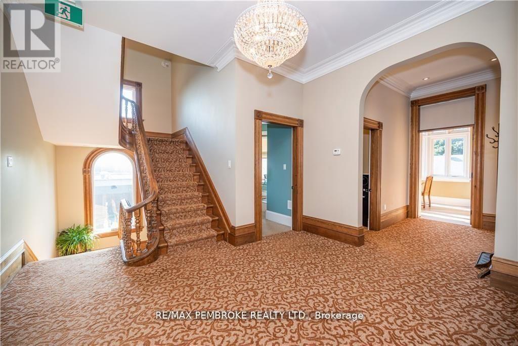 464 Pembroke Street W, Pembroke, Ontario  K8A 5N9 - Photo 11 - X12414712