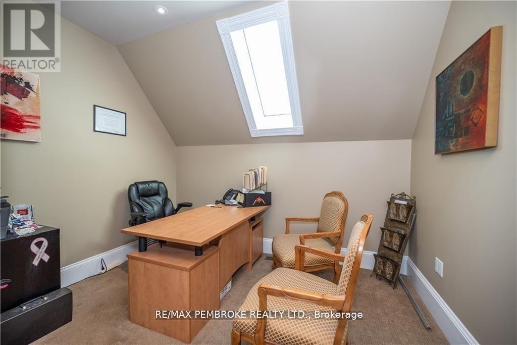 464 Pembroke Street W, Pembroke, Ontario  K8A 5N9 - Photo 15 - X12414712