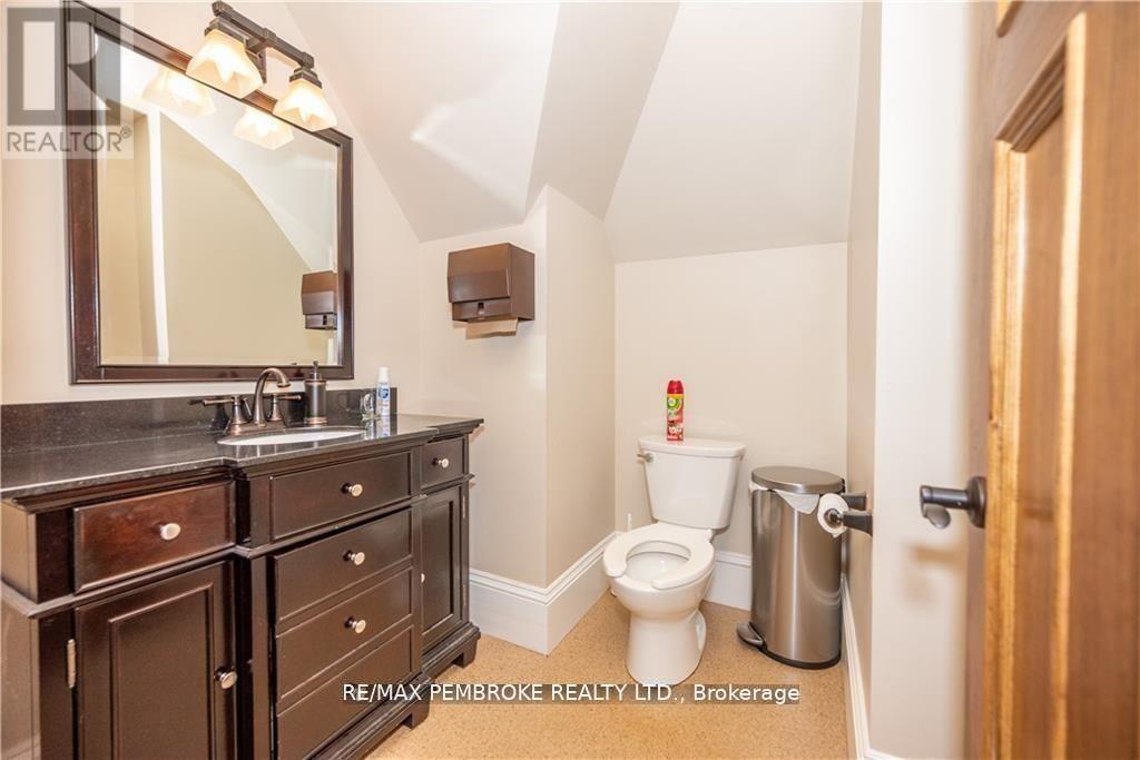 464 Pembroke Street W, Pembroke, Ontario  K8A 5N9 - Photo 16 - X12414712