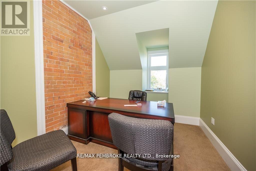 464 Pembroke Street W, Pembroke, Ontario  K8A 5N9 - Photo 17 - X12414712