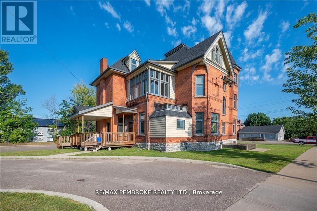 464 Pembroke Street W, Pembroke, Ontario  K8A 5N9 - Photo 2 - X12414712