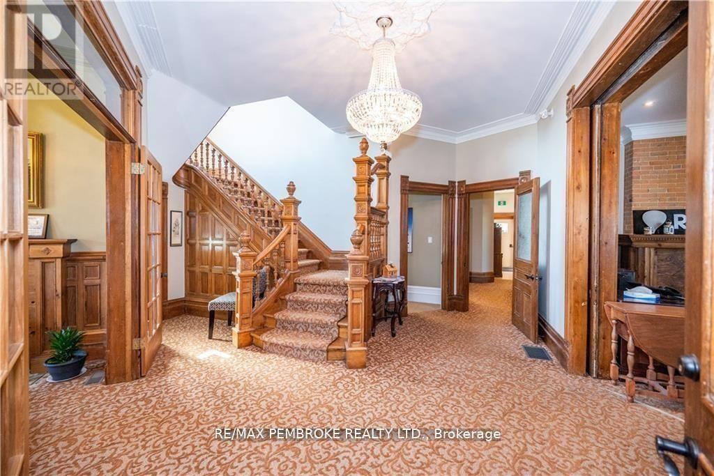 464 Pembroke Street W, Pembroke, Ontario  K8A 5N9 - Photo 6 - X12414712