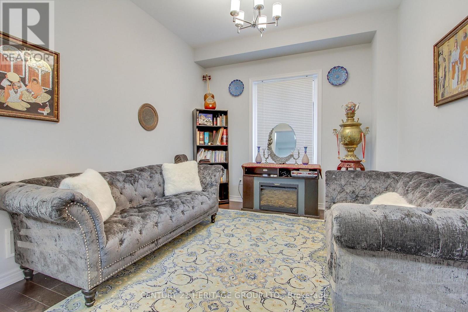 71 Woodhaven Avenue, Aurora, Ontario  L4G 3Y2 - Photo 6 - N12414448