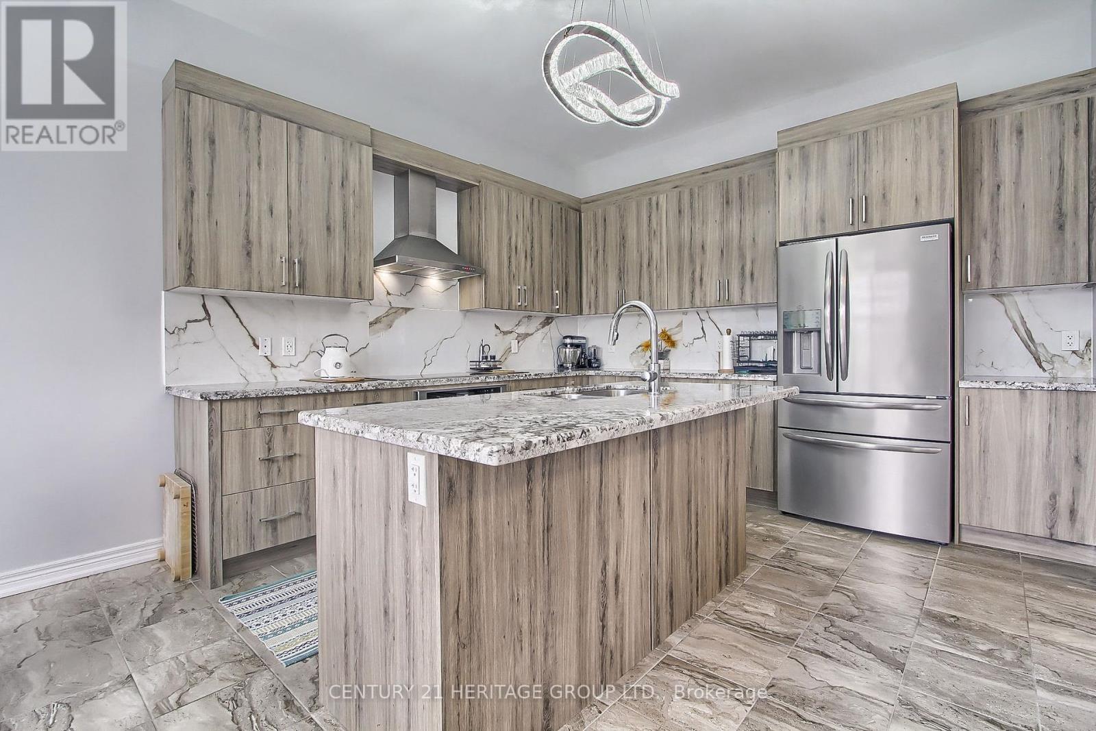 71 Woodhaven Avenue, Aurora, Ontario  L4G 3Y2 - Photo 7 - N12414448