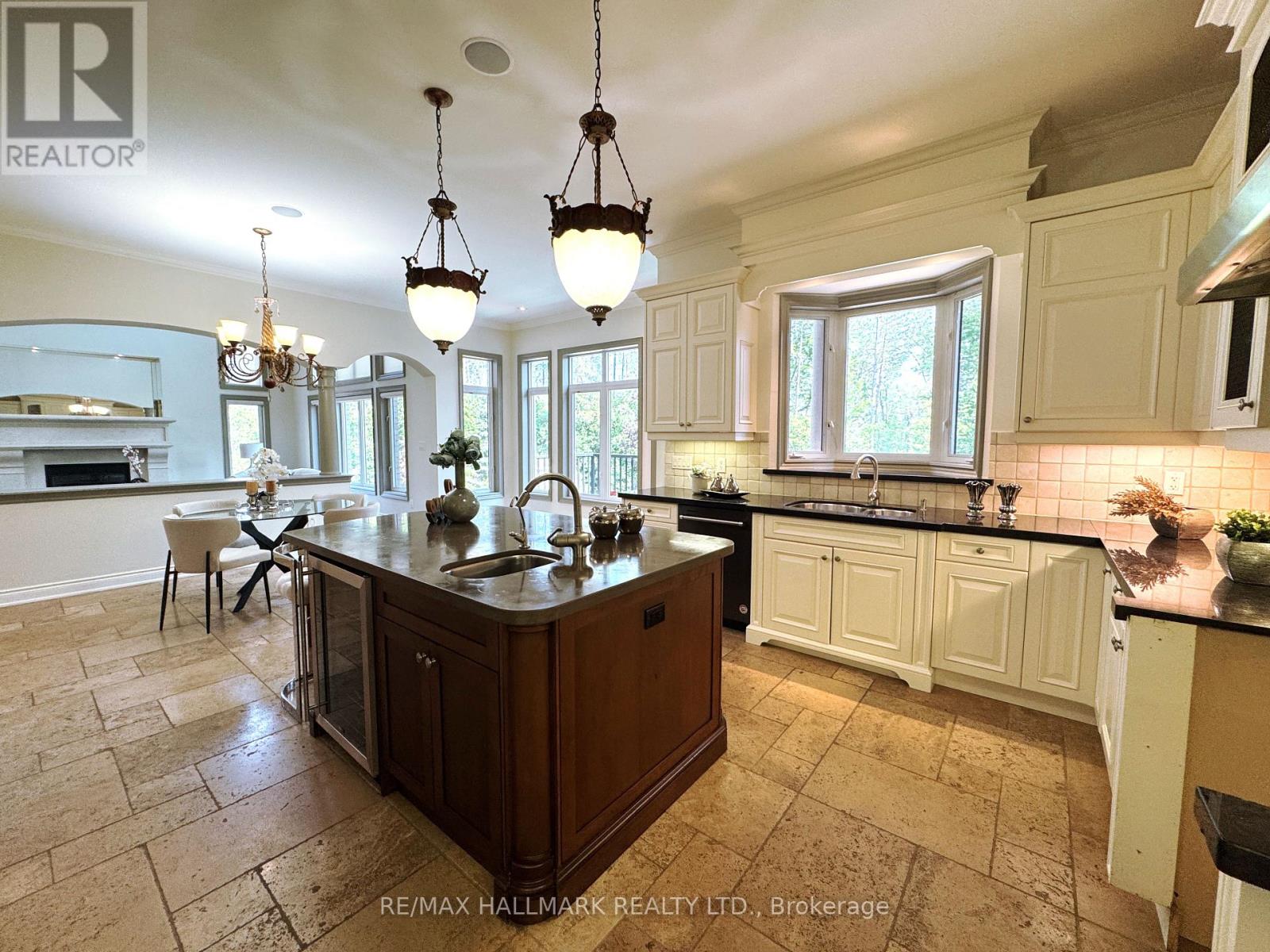 383 Paradelle Drive, Richmond Hill, Ontario  L4E 4R8 - Photo 17 - N12414456