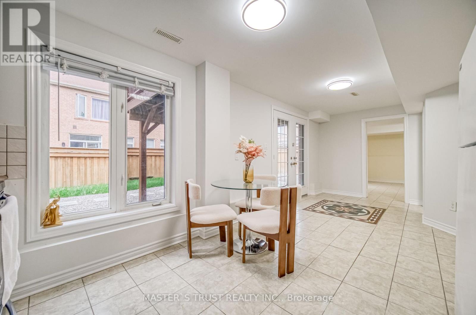 76 Mynden Way, Newmarket, Ontario  L3X 3A9 - Photo 44 - N12414539
