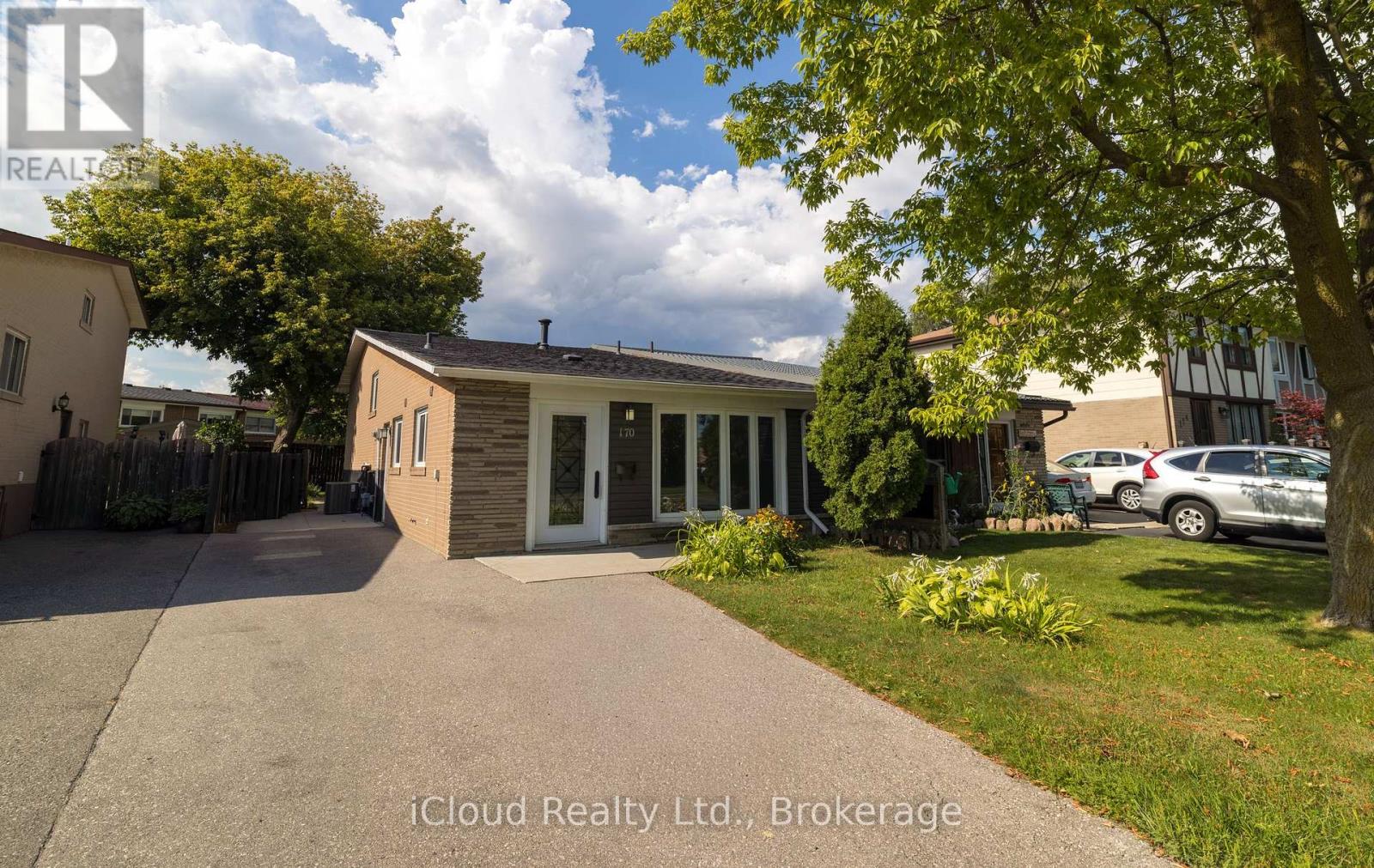 170 Clarence Street, Brampton, Ontario  L6W 1S9 - Photo 2 - W12384993