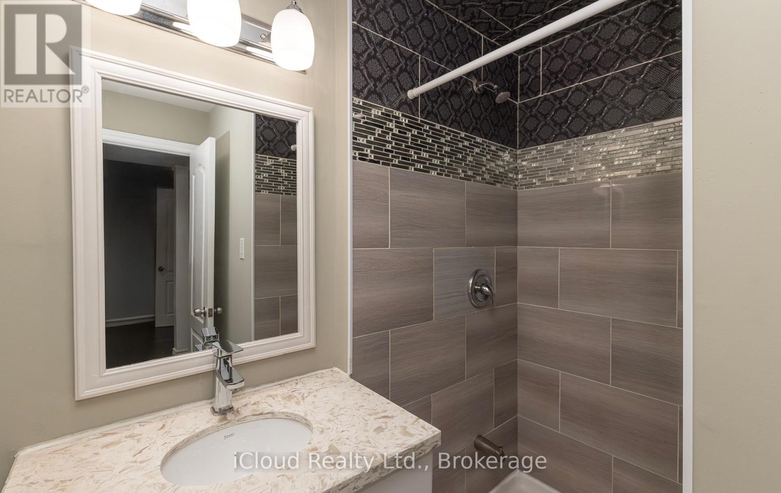 170 Clarence Street, Brampton, Ontario  L6W 1S9 - Photo 24 - W12384993