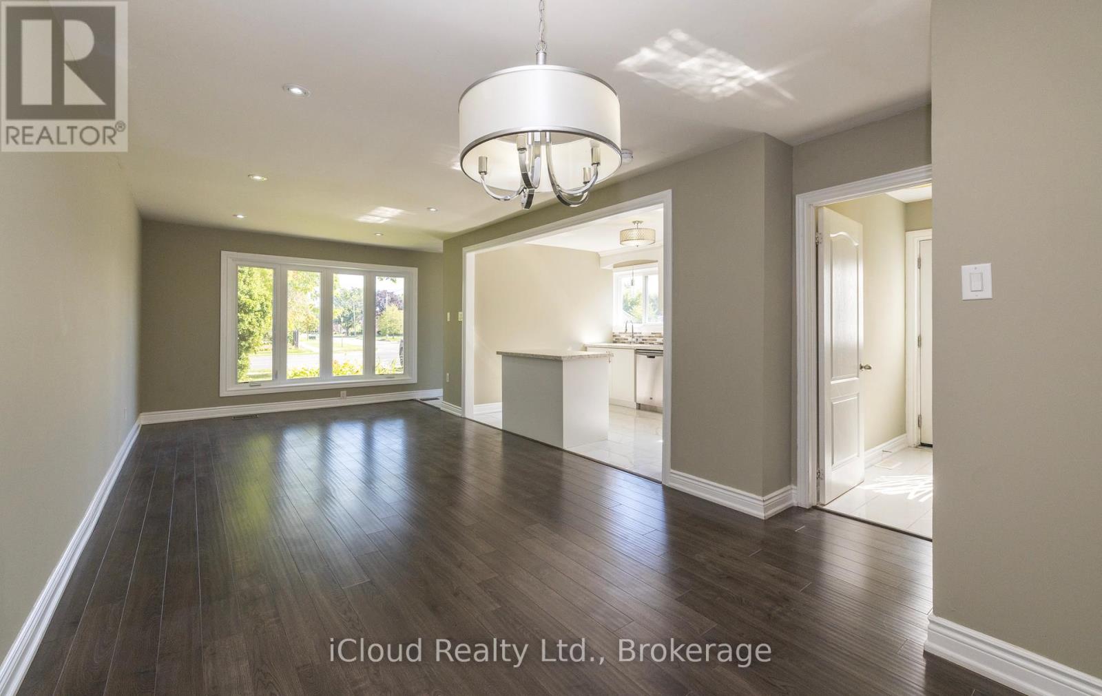 170 Clarence Street, Brampton, Ontario  L6W 1S9 - Photo 8 - W12384993
