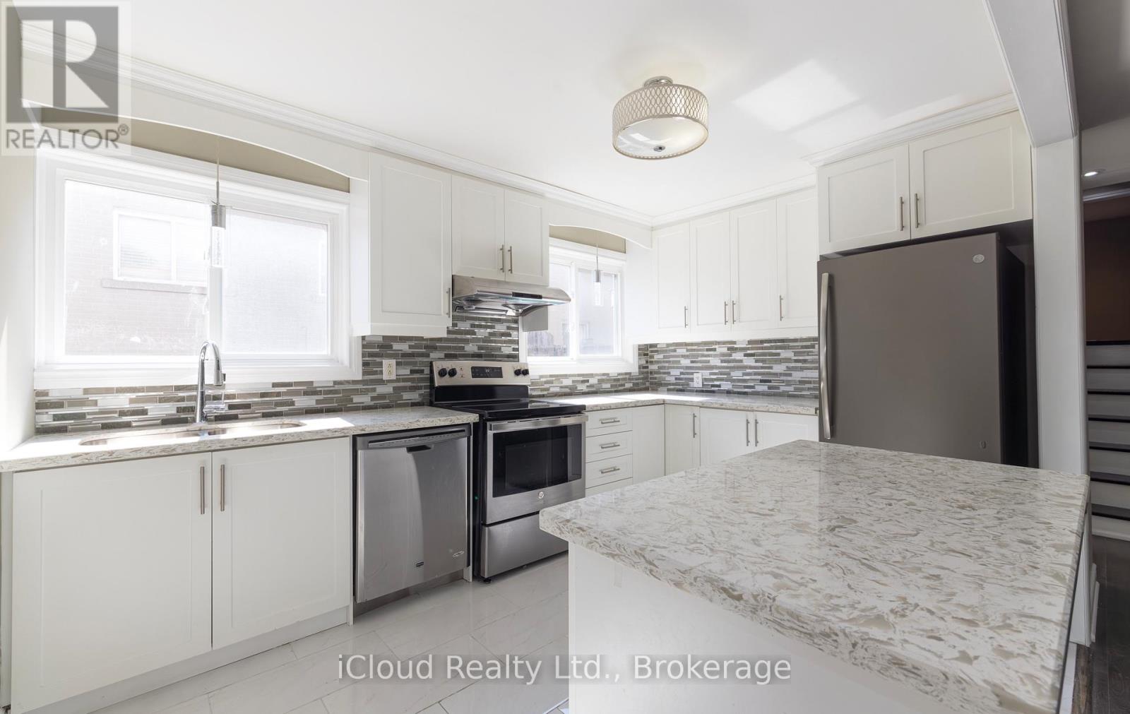170 Clarence Street, Brampton, Ontario  L6W 1S9 - Photo 5 - W12384993