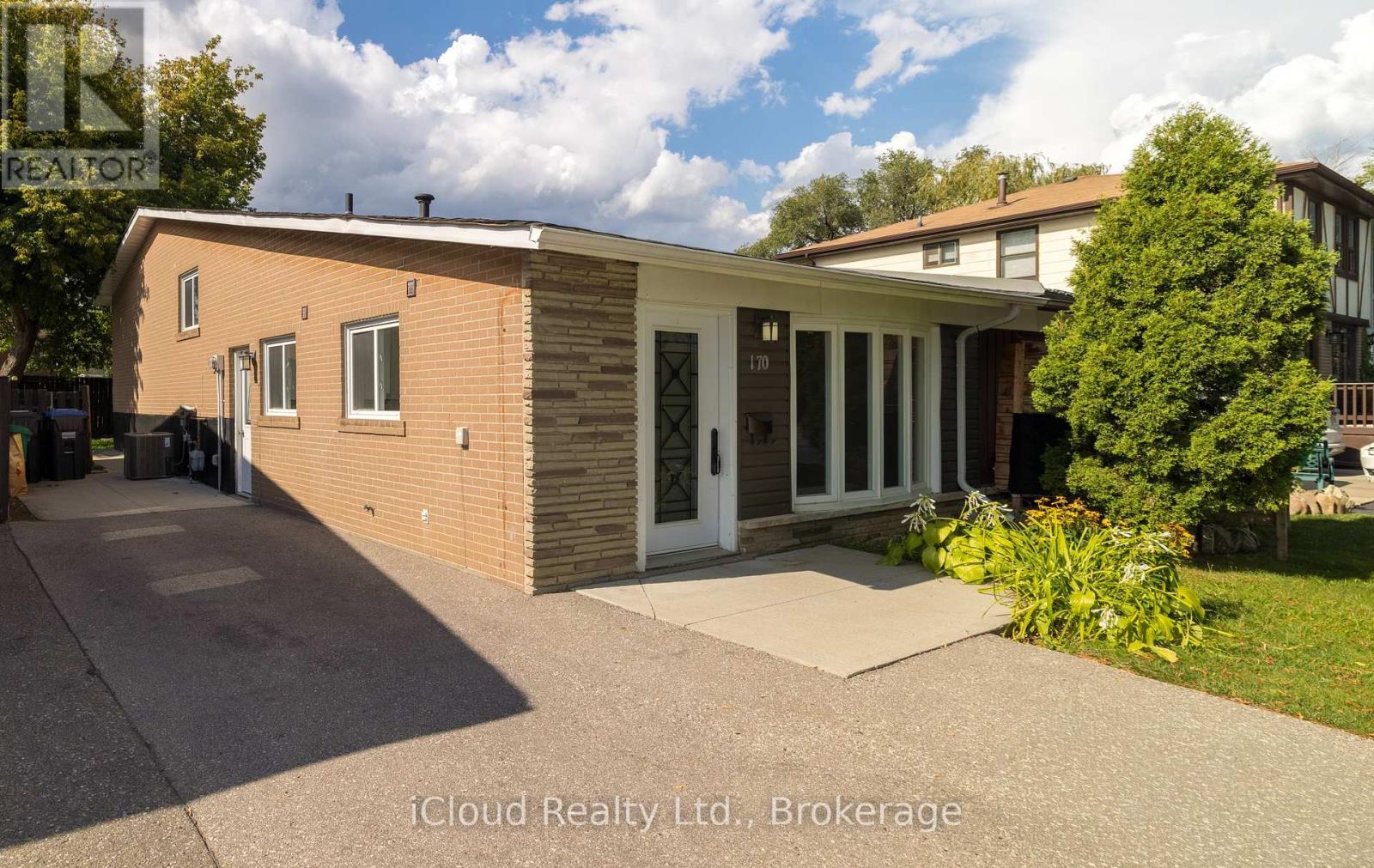 170 Clarence Street, Brampton, Ontario  L6W 1S9 - Photo 3 - W12384993
