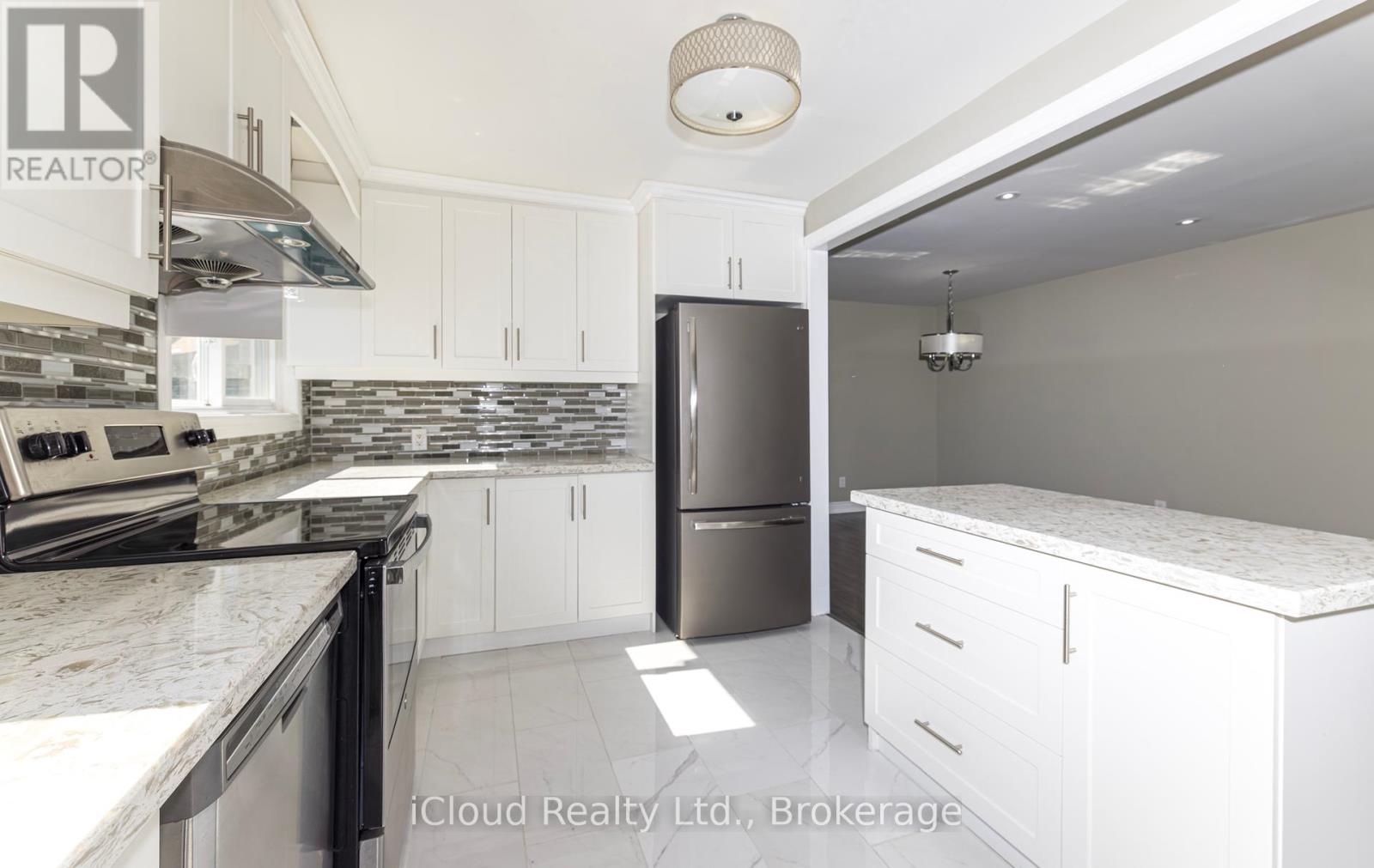 170 Clarence Street, Brampton, Ontario  L6W 1S9 - Photo 4 - W12384993