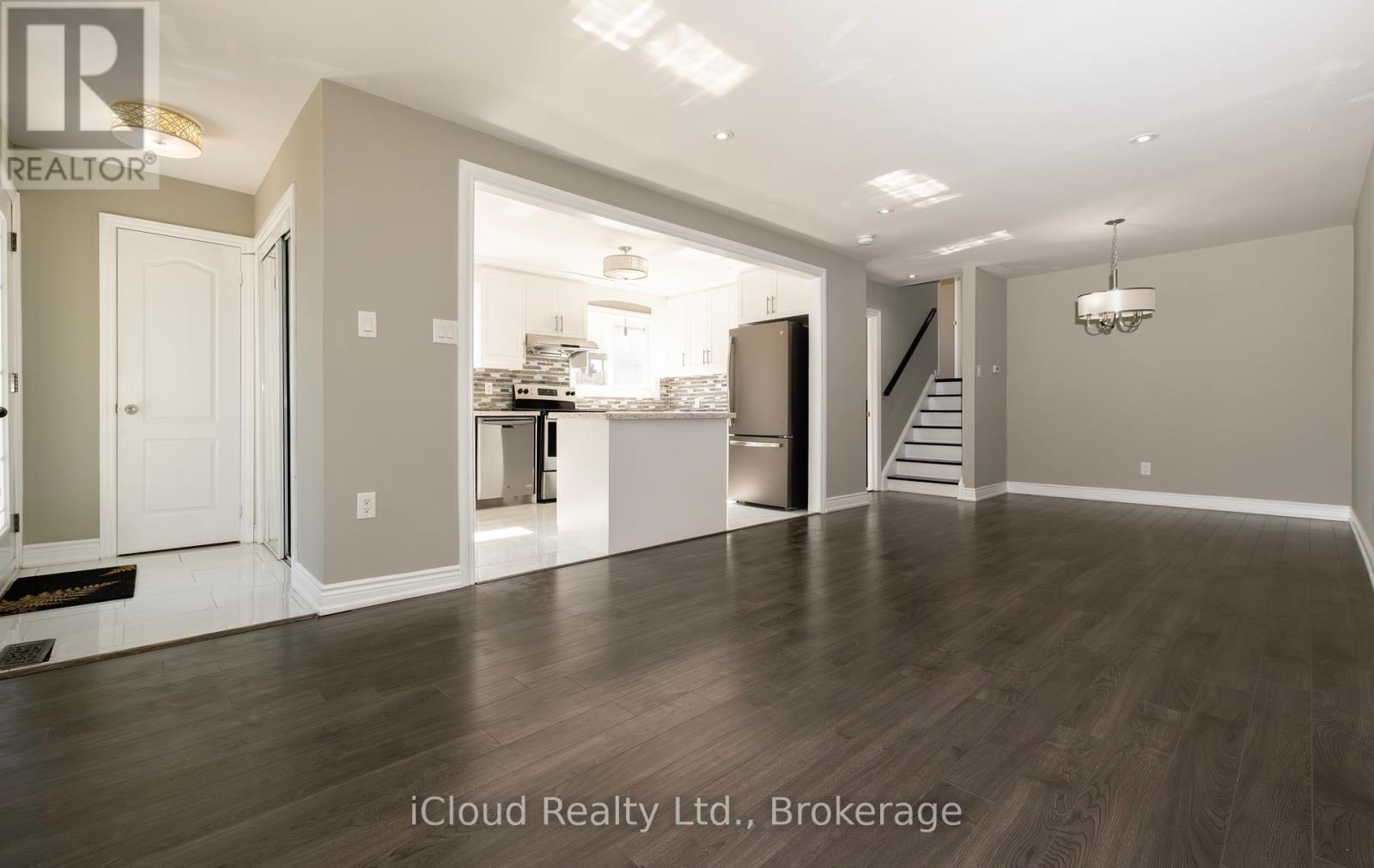 170 Clarence Street, Brampton, Ontario  L6W 1S9 - Photo 6 - W12384993