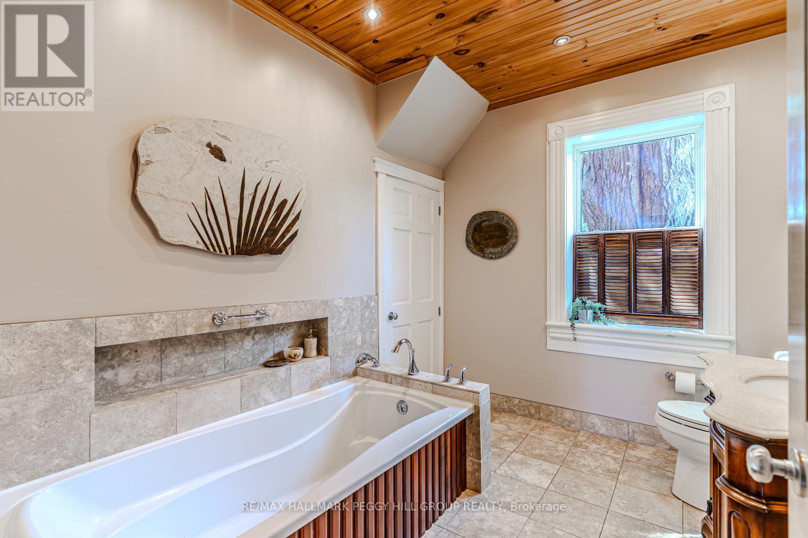 10195 Highway 12 W, Oro-Medonte, Ontario  L0K 1E0 - Photo 10 - S12414614