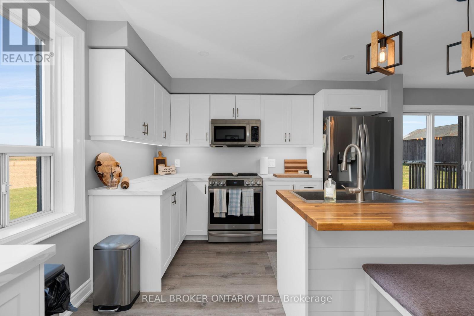 4542 6 Sunnidale Concession, Clearview, Ontario  L0M 1S0 - Photo 14 - S12414615