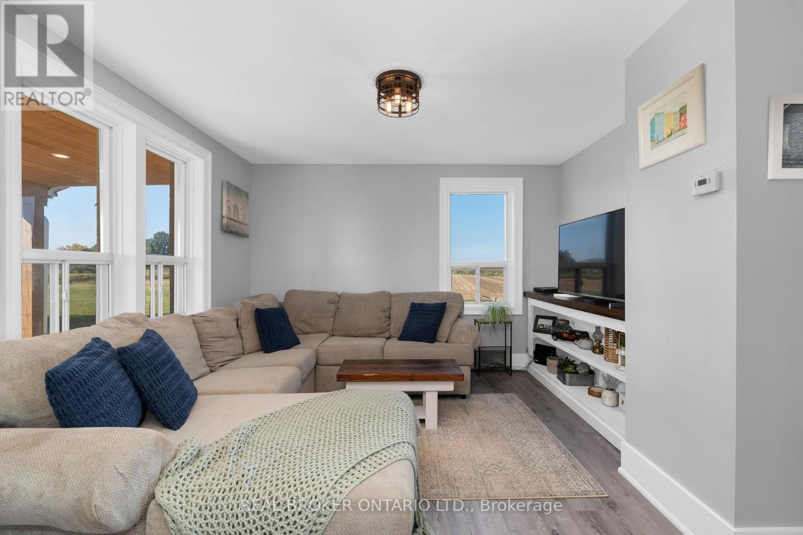 4542 6 Sunnidale Concession, Clearview, Ontario  L0M 1S0 - Photo 9 - S12414615