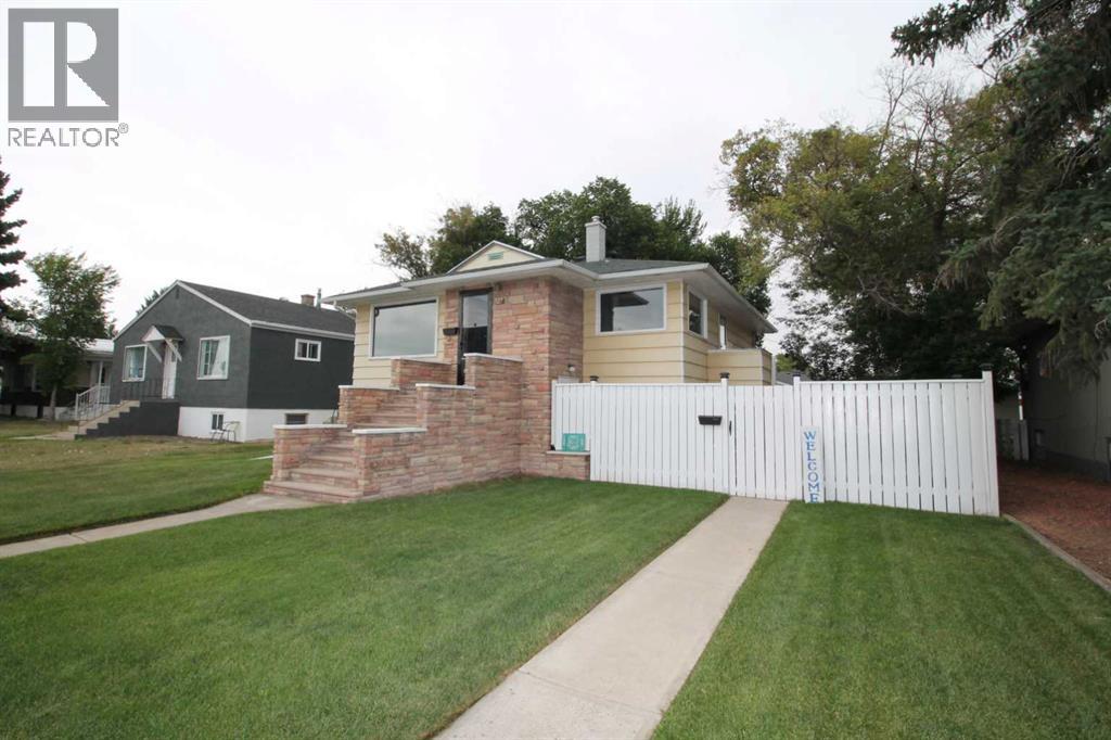Property at 517 23 Street S image 2