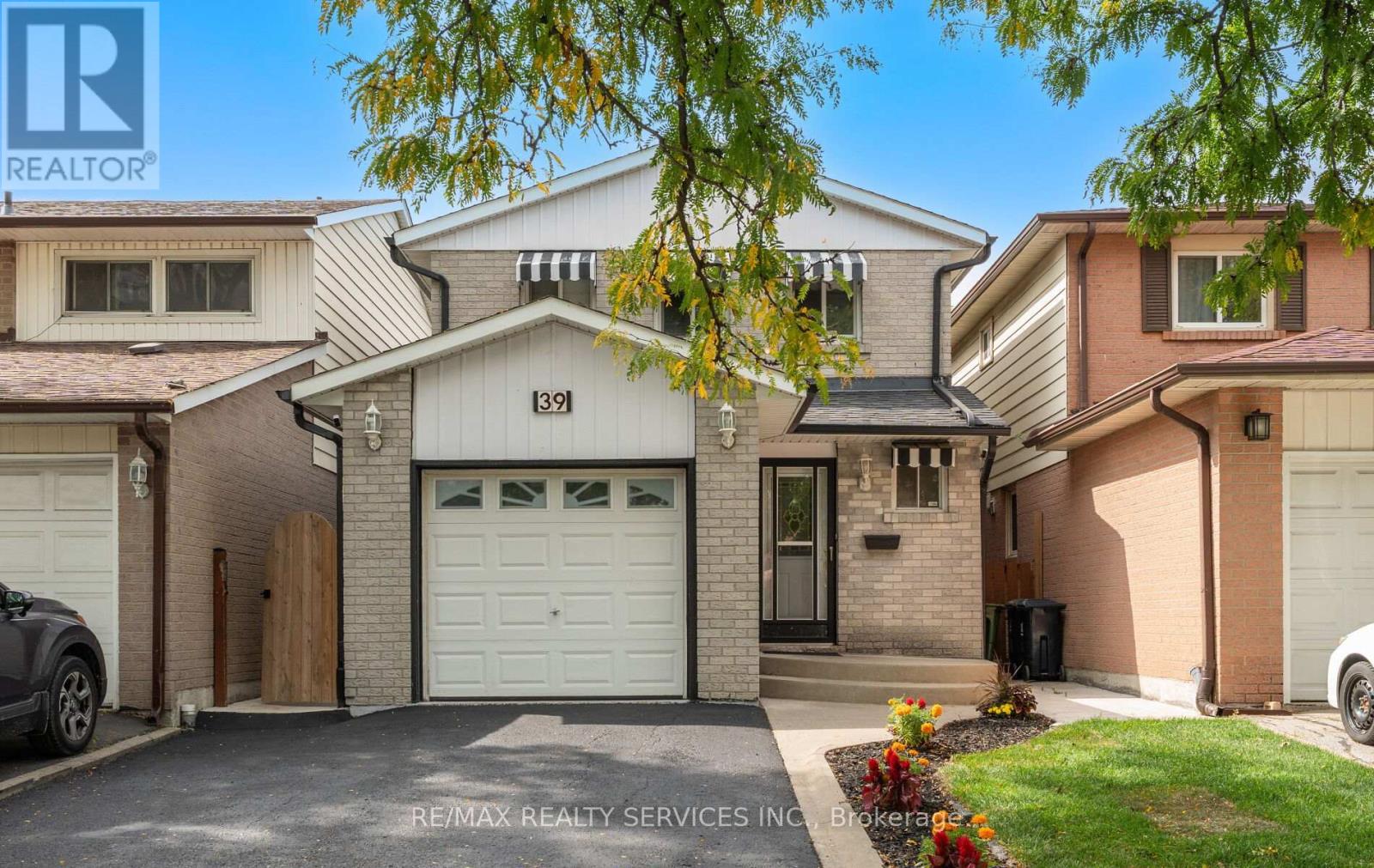39 AUTUMN GLEN CIRCLE, Toronto, Ontario