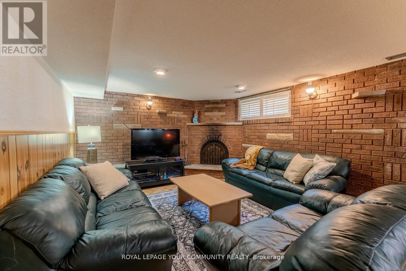50 Council Crescent, Toronto, Ontario  M3J 1J6 - Photo 19 - W12414536
