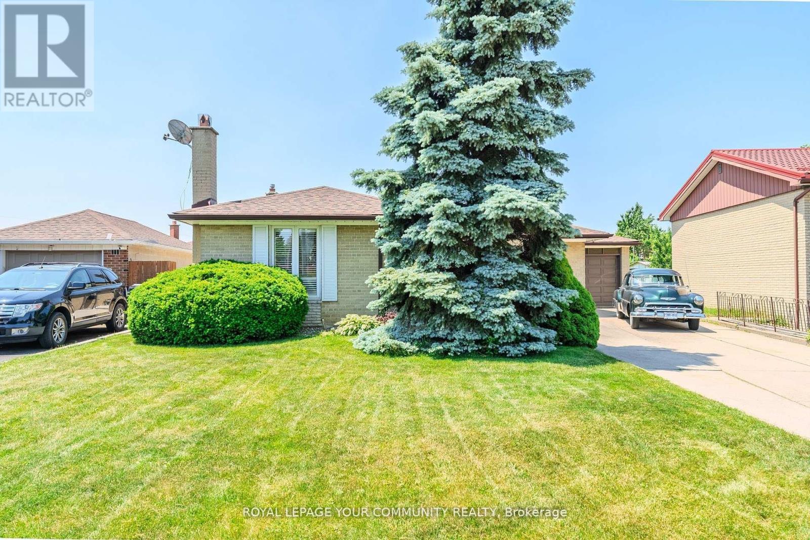 50 Council Crescent, Toronto, Ontario  M3J 1J6 - Photo 3 - W12414536