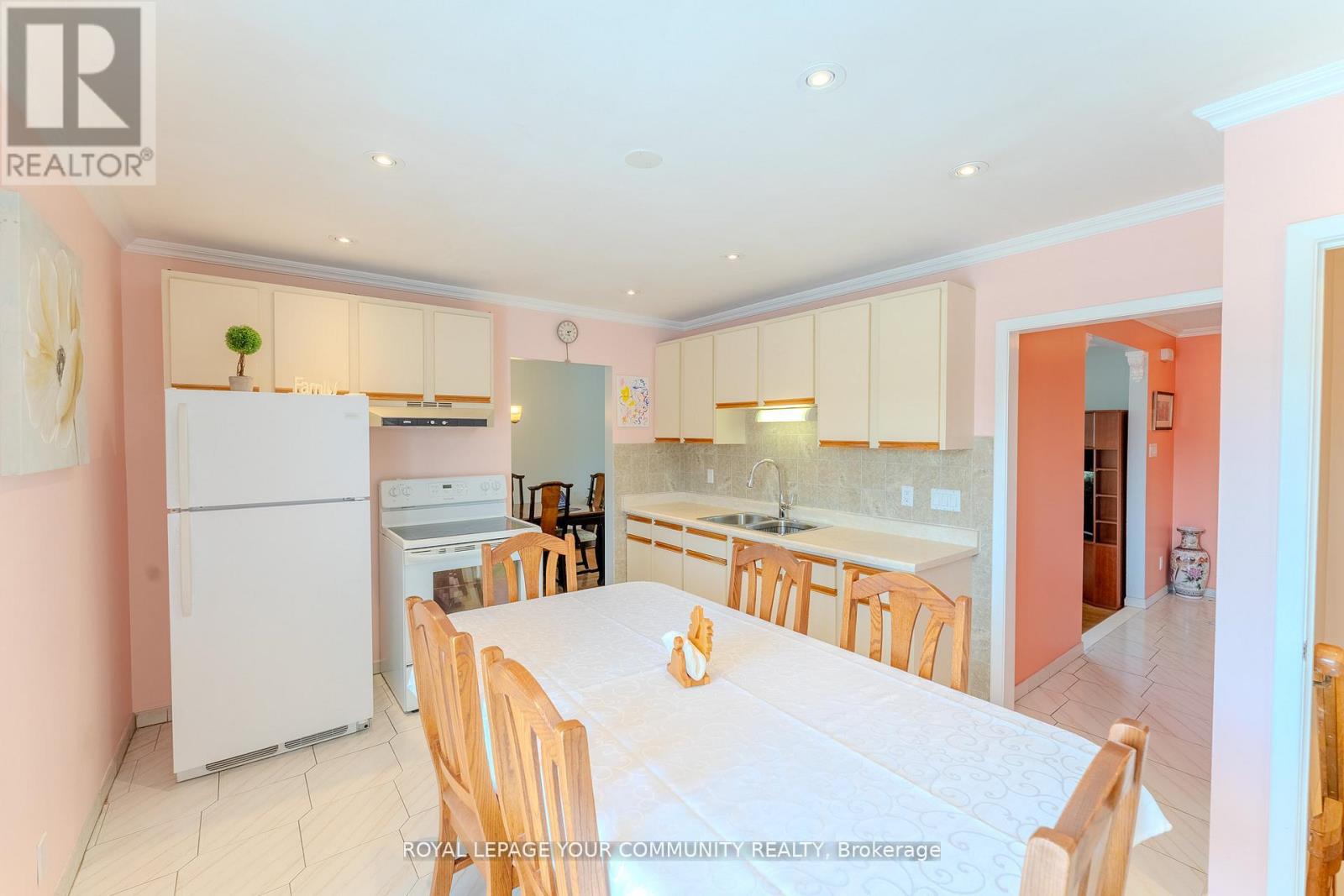 50 Council Crescent, Toronto, Ontario  M3J 1J6 - Photo 8 - W12414536