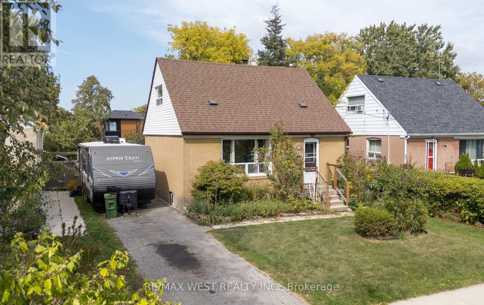 Property at 62 ALLENBY AVENUE image 3
