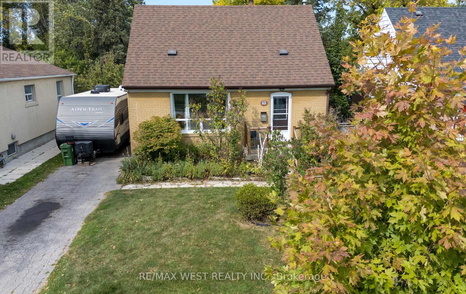 Property at 62 ALLENBY AVENUE image 4