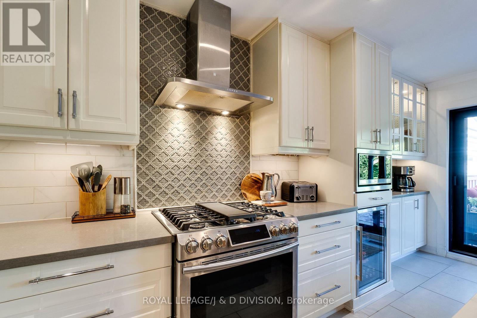 2448 Capilano Crescent, Oakville, Ontario  L6H 6L3 - Photo 17 - W12414563