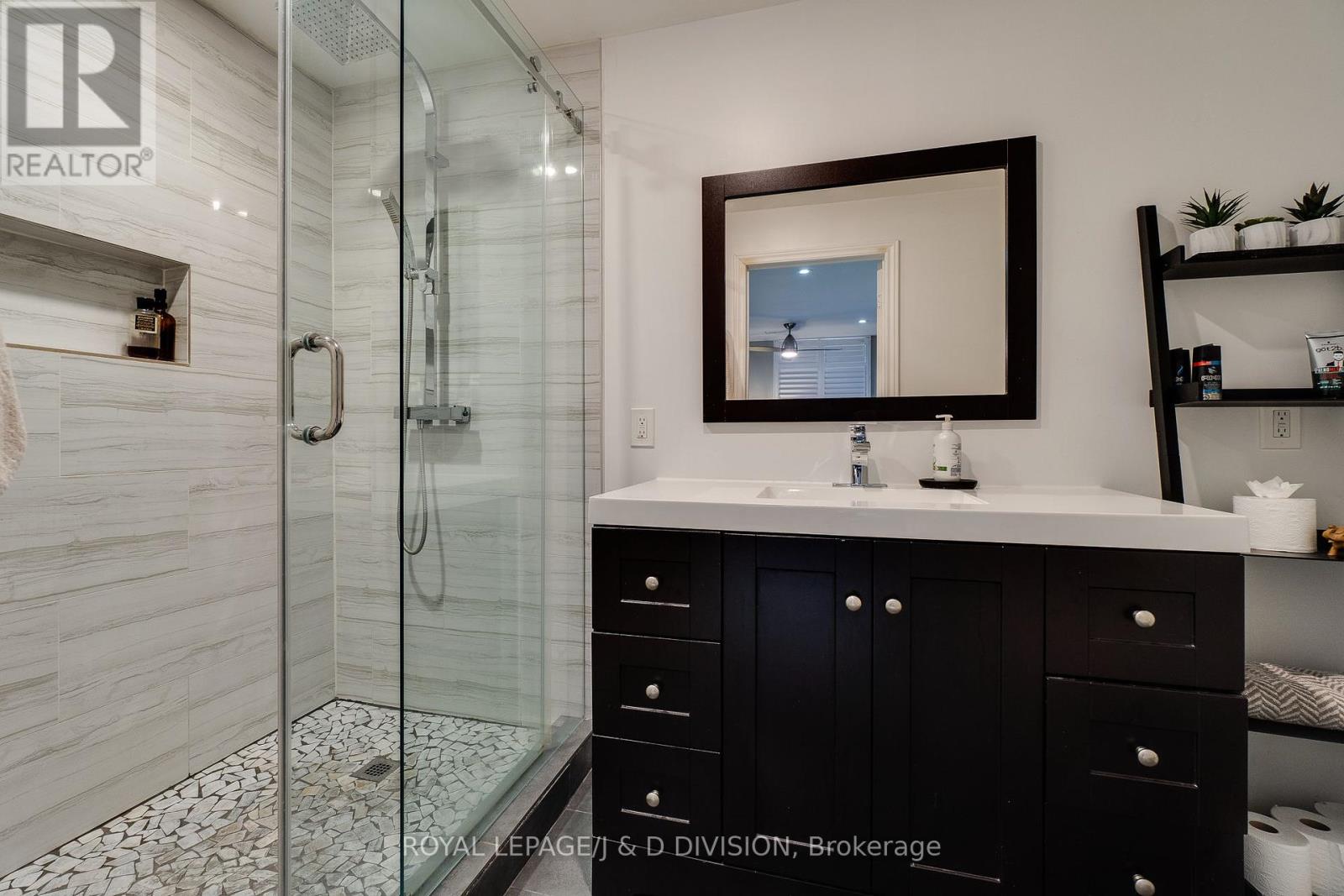 2448 Capilano Crescent, Oakville, Ontario  L6H 6L3 - Photo 39 - W12414563