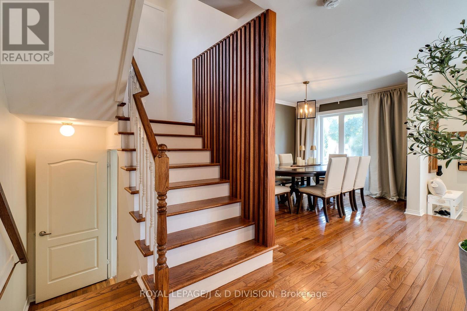 2448 Capilano Crescent, Oakville, Ontario  L6H 6L3 - Photo 7 - W12414563