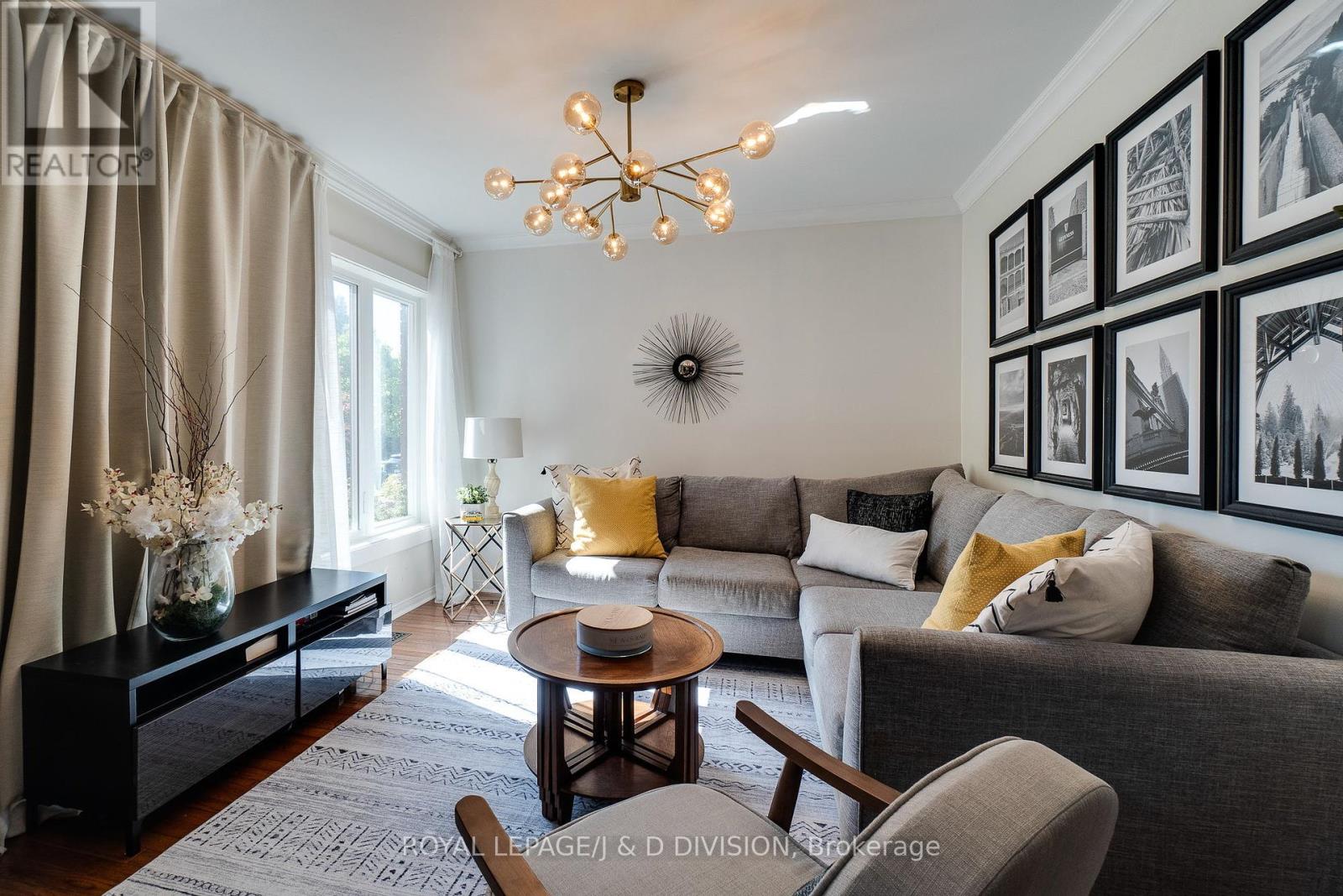 2448 Capilano Crescent, Oakville, Ontario  L6H 6L3 - Photo 8 - W12414563