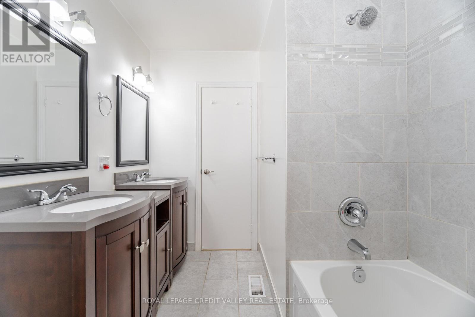36 Autumn Boulevard, Brampton (Avondale), Ontario  L6T 2V9 - Photo 17 - W12414594