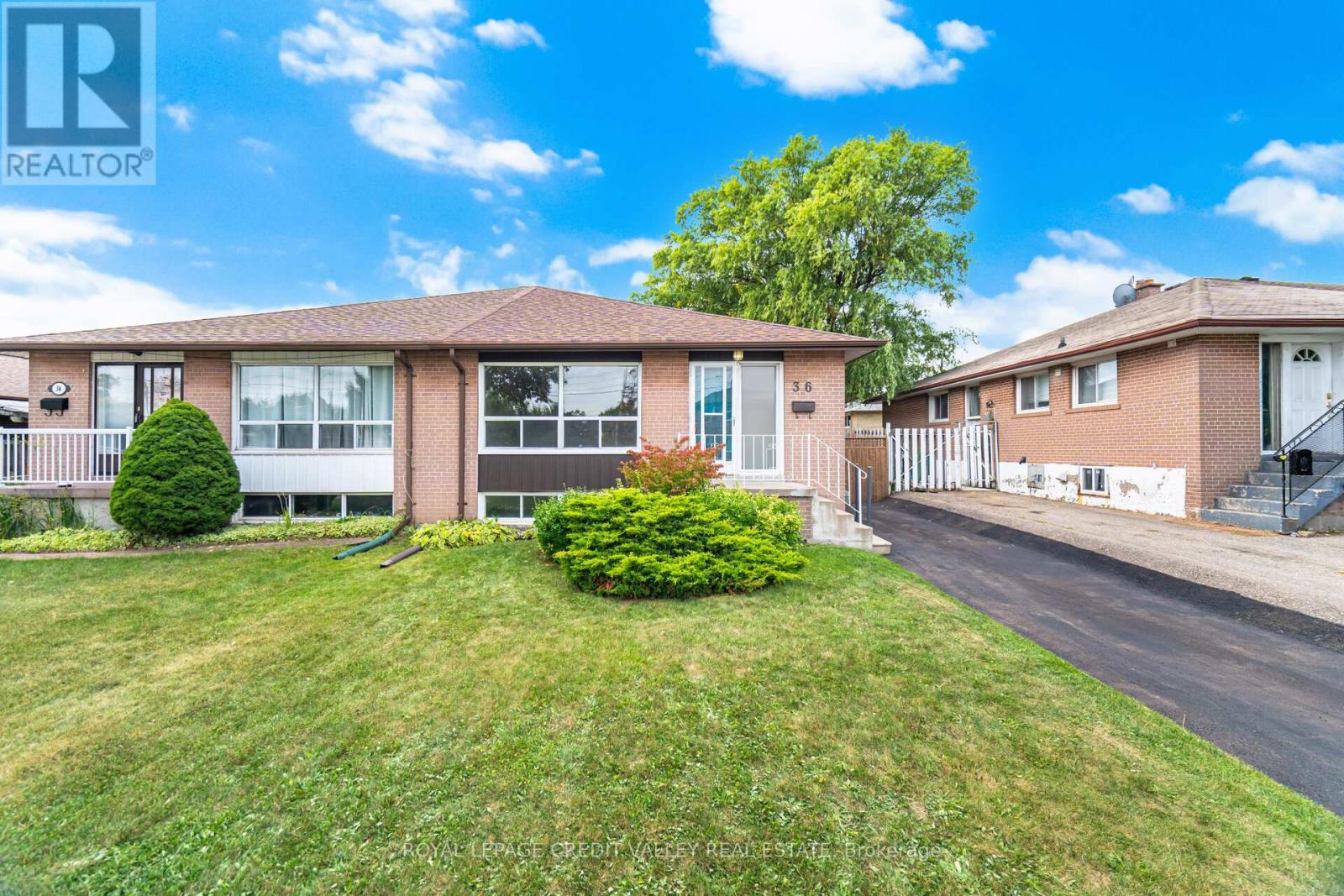 36 Autumn Boulevard, Brampton, Ontario  L6T 2V9 - Photo 2 - W12414594