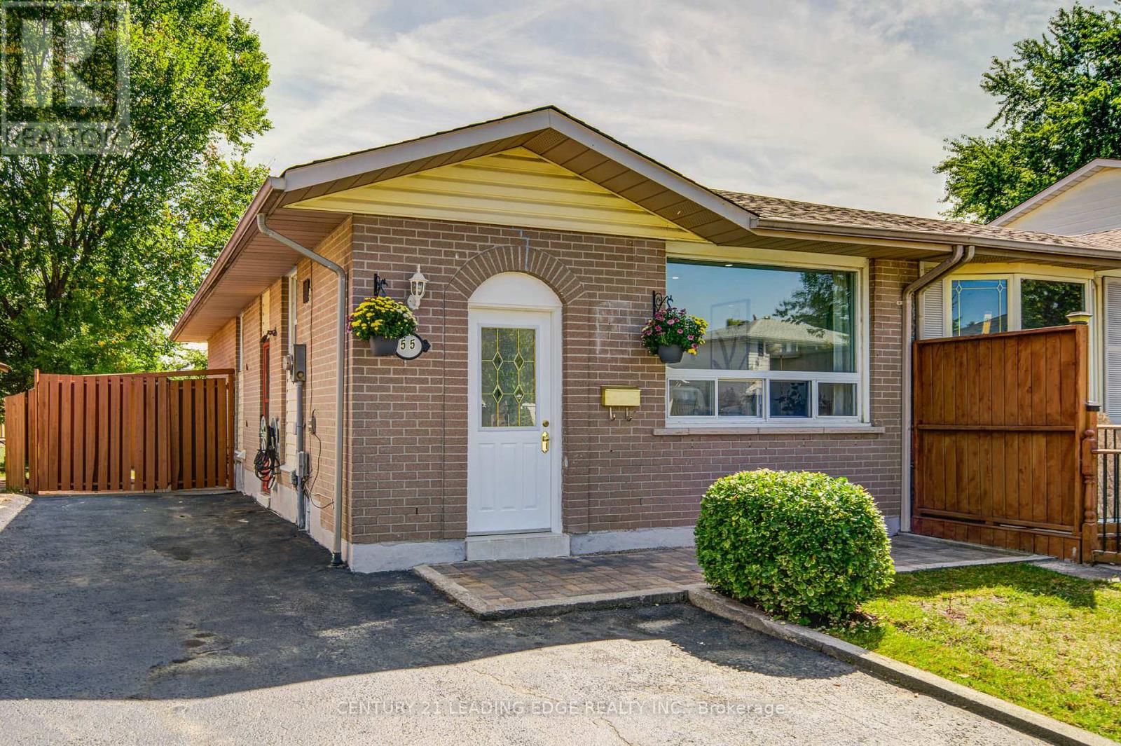 55 CRAWFORD DRIVE, Brampton, Ontario