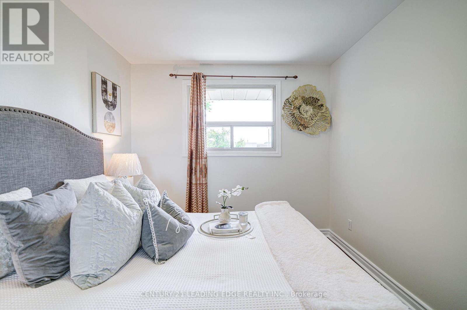 55 Crawford Drive, Brampton, Ontario  L6V 2C6 - Photo 17 - W12414605